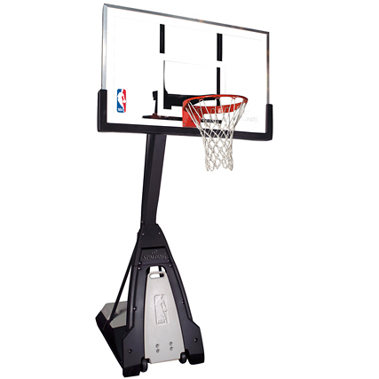 Новинки американского бренда Spalding баскетбольные стойки и баскетбольные щиты. 
